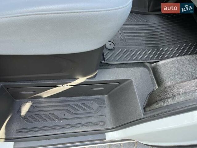 Белый Форд Транзит Кастом, объемом двигателя 2 л и пробегом 177 тыс. км за 18500 $, фото 70 на Automoto.ua