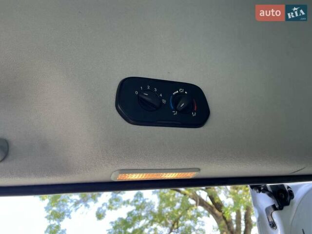 Белый Форд Транзит Кастом, объемом двигателя 2 л и пробегом 177 тыс. км за 17500 $, фото 66 на Automoto.ua