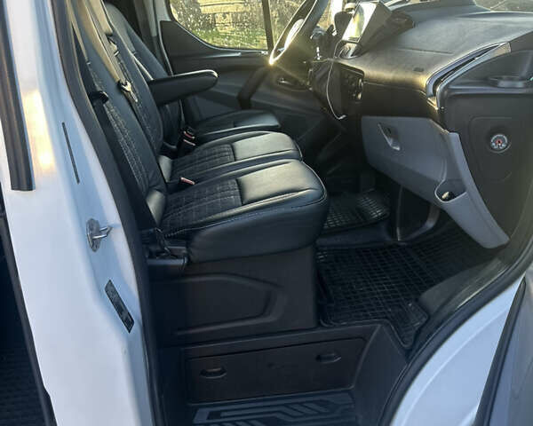 Белый Форд Транзит Кастом, объемом двигателя 2 л и пробегом 300 тыс. км за 14500 $, фото 4 на Automoto.ua