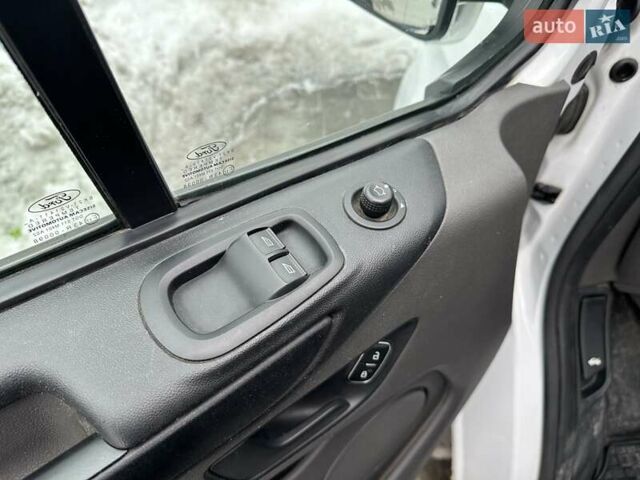 Белый Форд Транзит Кастом, объемом двигателя 2 л и пробегом 299 тыс. км за 13900 $, фото 18 на Automoto.ua