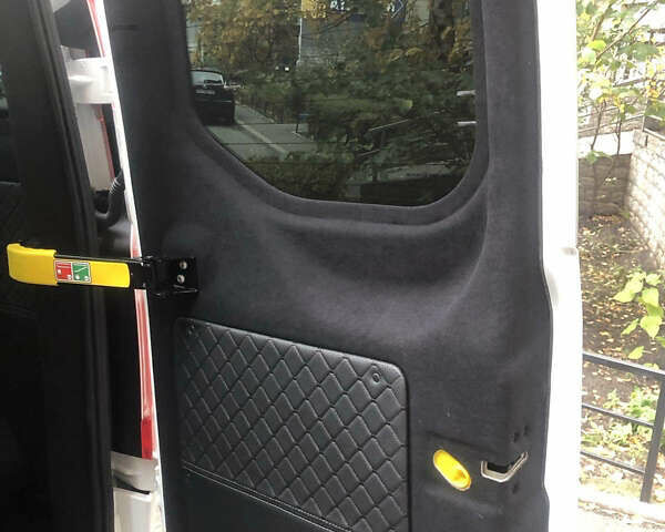 Белый Форд Транзит Кастом, объемом двигателя 2 л и пробегом 192 тыс. км за 20400 $, фото 11 на Automoto.ua