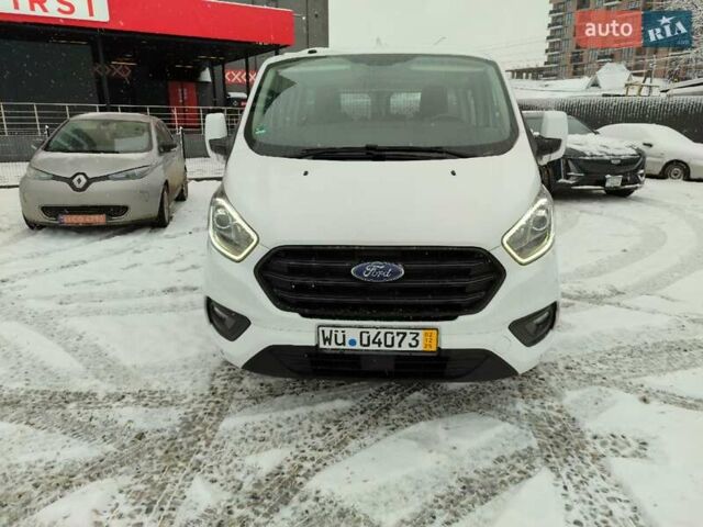 Белый Форд Транзит Кастом, объемом двигателя 2 л и пробегом 230 тыс. км за 18900 $, фото 1 на Automoto.ua
