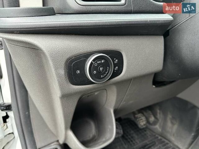 Белый Форд Транзит Кастом, объемом двигателя 2 л и пробегом 299 тыс. км за 13900 $, фото 20 на Automoto.ua