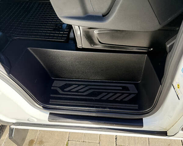 Белый Форд Транзит Кастом, объемом двигателя 2 л и пробегом 175 тыс. км за 23500 $, фото 26 на Automoto.ua