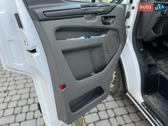 Белый Форд Транзит Кастом, объемом двигателя 2 л и пробегом 198 тыс. км за 13200 $, фото 9 на Automoto.ua
