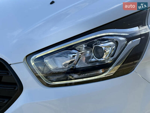 Белый Форд Транзит Кастом, объемом двигателя 2 л и пробегом 175 тыс. км за 23500 $, фото 4 на Automoto.ua