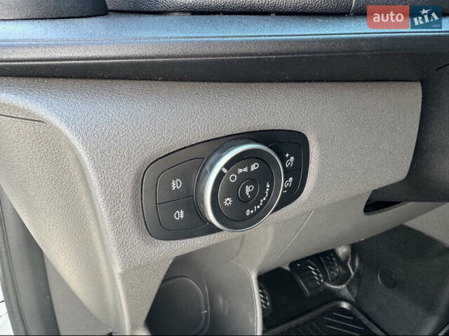 Білий Форд Транзит Кастом, об'ємом двигуна 2 л та пробігом 74 тис. км за 25999 $, фото 11 на Automoto.ua