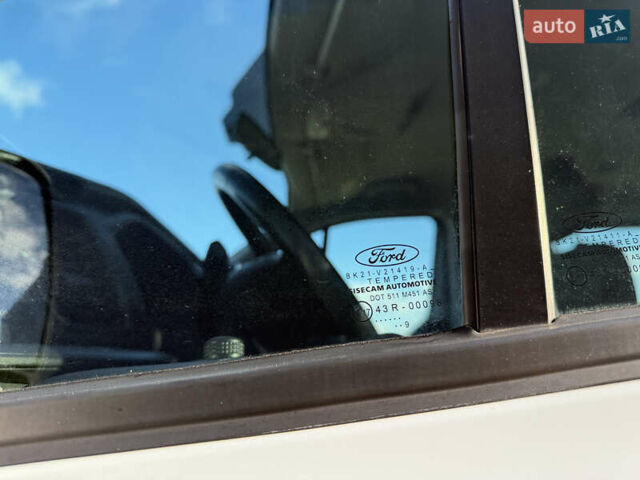 Белый Форд Транзит Кастом, объемом двигателя 2 л и пробегом 175 тыс. км за 23500 $, фото 17 на Automoto.ua