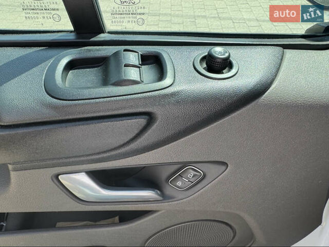 Білий Форд Транзит Кастом, об'ємом двигуна 2 л та пробігом 74 тис. км за 25999 $, фото 12 на Automoto.ua