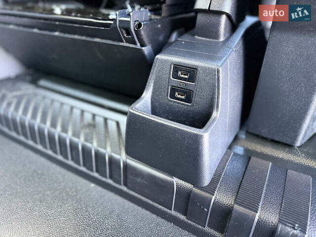 Белый Форд Транзит Кастом, объемом двигателя 2 л и пробегом 175 тыс. км за 23500 $, фото 36 на Automoto.ua