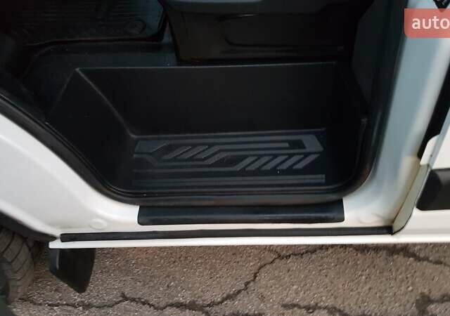 Белый Форд Транзит Кастом, объемом двигателя 2 л и пробегом 190 тыс. км за 18800 $, фото 24 на Automoto.ua