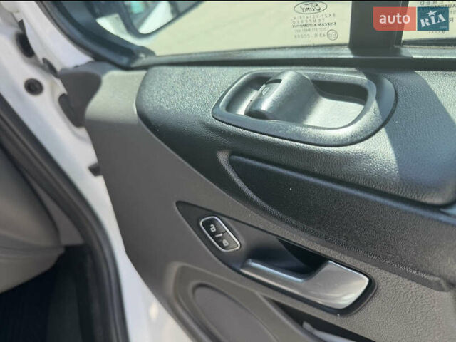 Білий Форд Транзит Кастом, об'ємом двигуна 2 л та пробігом 74 тис. км за 25999 $, фото 10 на Automoto.ua