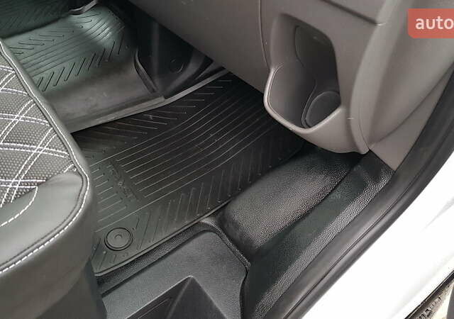 Білий Форд Транзит Кастом, об'ємом двигуна 2 л та пробігом 202 тис. км за 17200 $, фото 39 на Automoto.ua