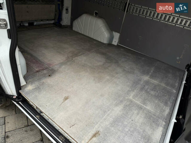 Белый Форд Транзит Кастом, объемом двигателя 2 л и пробегом 197 тыс. км за 14999 $, фото 40 на Automoto.ua