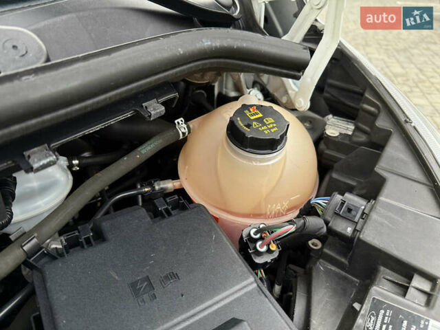 Белый Форд Транзит Кастом, объемом двигателя 2 л и пробегом 197 тыс. км за 14999 $, фото 46 на Automoto.ua