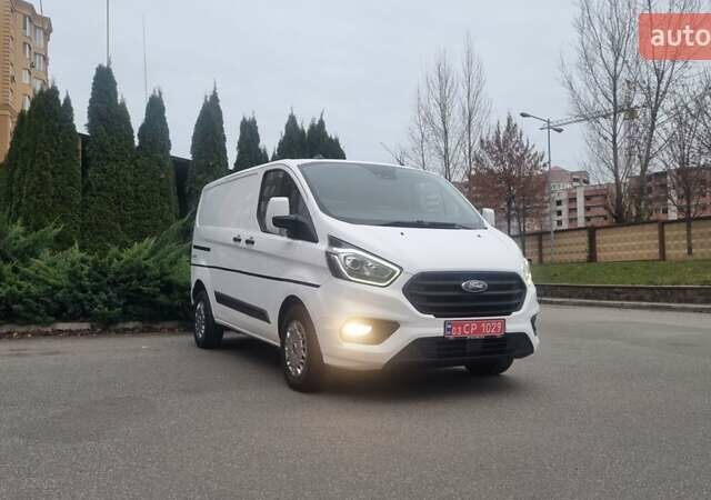 Белый Форд Транзит Кастом, объемом двигателя 2 л и пробегом 248 тыс. км за 17699 $, фото 1 на Automoto.ua