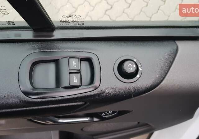 Белый Форд Транзит Кастом, объемом двигателя 2 л и пробегом 174 тыс. км за 18800 $, фото 10 на Automoto.ua