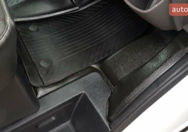 Белый Форд Транзит Кастом, объемом двигателя 2 л и пробегом 174 тыс. км за 18800 $, фото 35 на Automoto.ua