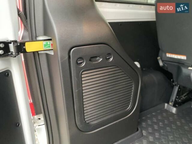 Белый Форд Транзит Кастом, объемом двигателя 2 л и пробегом 121 тыс. км за 24500 $, фото 34 на Automoto.ua