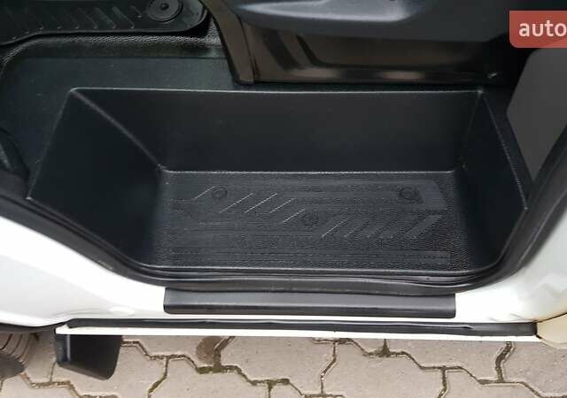 Белый Форд Транзит Кастом, объемом двигателя 2 л и пробегом 174 тыс. км за 18800 $, фото 28 на Automoto.ua