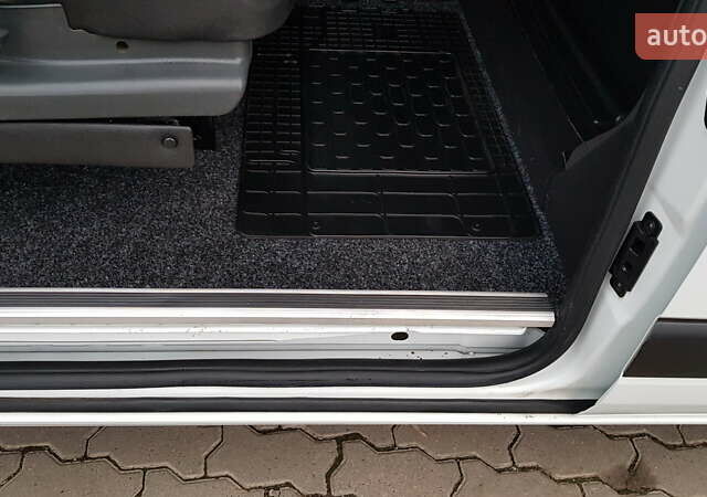 Белый Форд Транзит Кастом, объемом двигателя 2 л и пробегом 174 тыс. км за 18800 $, фото 41 на Automoto.ua