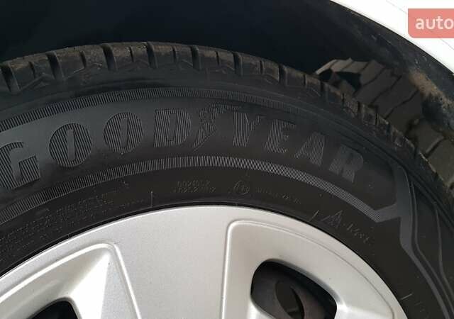 Белый Форд Транзит Кастом, объемом двигателя 2 л и пробегом 174 тыс. км за 18800 $, фото 66 на Automoto.ua