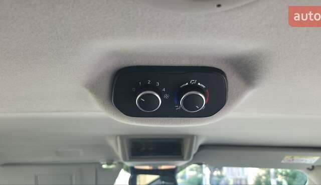 Белый Форд Транзит Кастом, объемом двигателя 2 л и пробегом 182 тыс. км за 26000 $, фото 1 на Automoto.ua