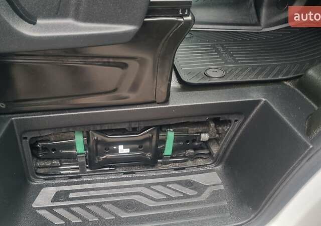 Белый Форд Транзит Кастом, объемом двигателя 2 л и пробегом 248 тыс. км за 17699 $, фото 15 на Automoto.ua