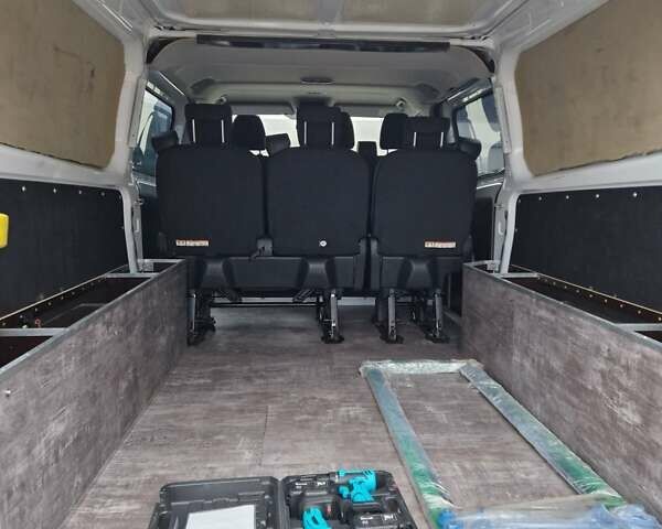 Білий Форд Транзит Кастом, об'ємом двигуна 2.2 л та пробігом 210 тис. км за 13300 $, фото 2 на Automoto.ua
