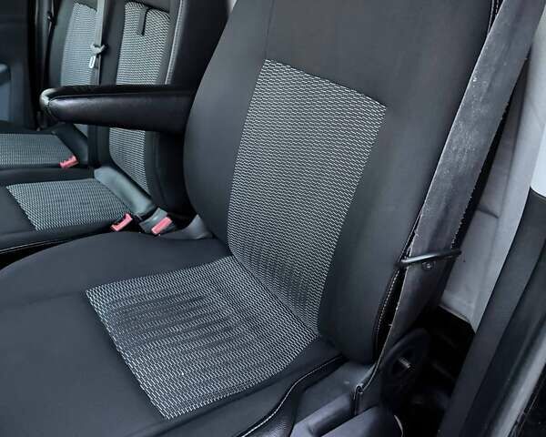 Черный Форд Транзит Кастом, объемом двигателя 2.2 л и пробегом 433 тыс. км за 9000 $, фото 22 на Automoto.ua