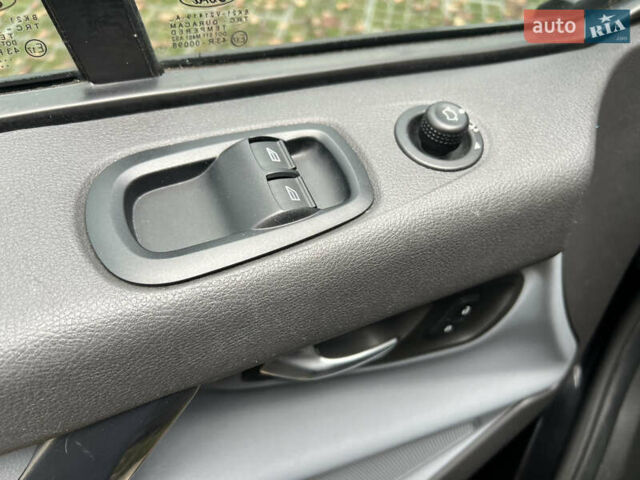 Черный Форд Транзит Кастом, объемом двигателя 2.2 л и пробегом 261 тыс. км за 9990 $, фото 13 на Automoto.ua