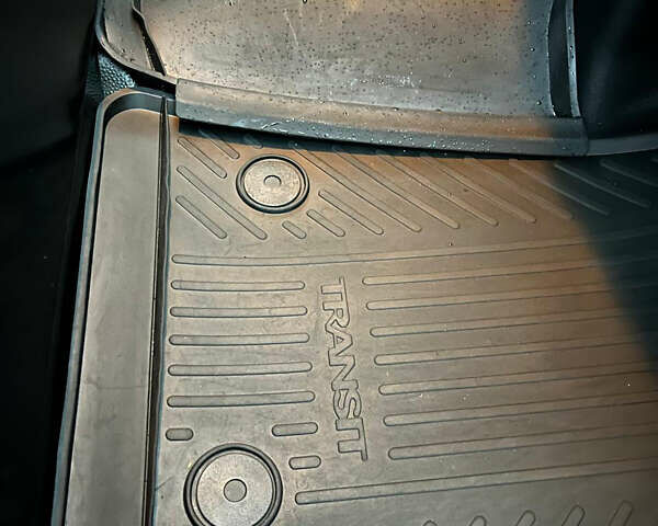 Чорний Форд Транзит Кастом, об'ємом двигуна 2 л та пробігом 146 тис. км за 20500 $, фото 41 на Automoto.ua