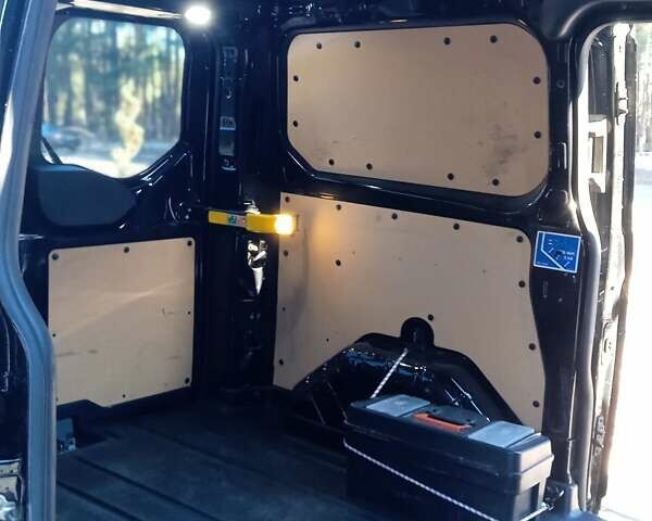 Черный Форд Транзит Кастом, объемом двигателя 2 л и пробегом 412 тыс. км за 13300 $, фото 12 на Automoto.ua