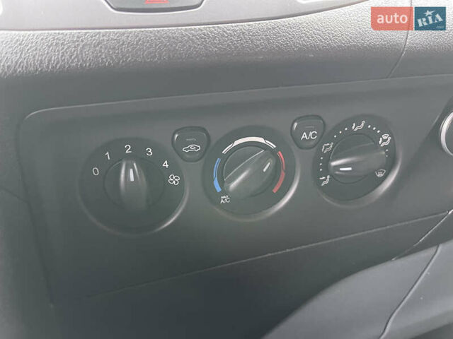 Чорний Форд Транзит Кастом, об'ємом двигуна 2.2 л та пробігом 294 тис. км за 10900 $, фото 18 на Automoto.ua