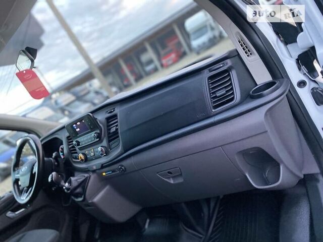 Форд Transit Custom пасс. 2018 в Мукачеве на Automoto.ua Белый Форд Transit Custom пасс., объемом двигателя 2 л и пробегом 96 тыс. км за 25450 $, фото 55 на Automoto.ua