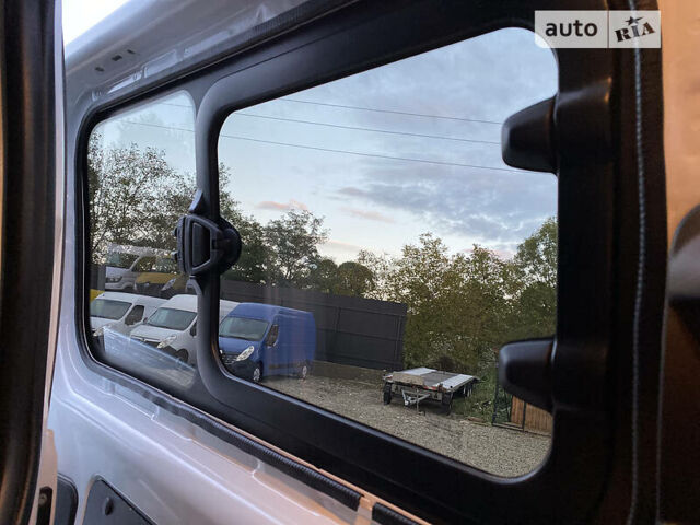 Форд Transit Custom пасс. 2018 в Мукачеве на Automoto.ua Белый Форд Transit Custom пасс., объемом двигателя 2 л и пробегом 96 тыс. км за 25450 $, фото 85 на Automoto.ua