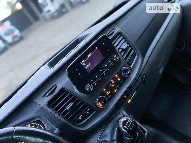 Форд Transit Custom пасс. 2018 в Мукачеве на Automoto.ua Белый Форд Transit Custom пасс., объемом двигателя 2 л и пробегом 96 тыс. км за 25450 $, фото 124 на Automoto.ua