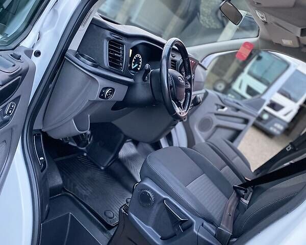 Форд Transit Custom пасс. 2018 в Мукачеве на Automoto.ua Белый Форд Transit Custom пасс., объемом двигателя 2 л и пробегом 96 тыс. км за 25450 $, фото 62 на Automoto.ua