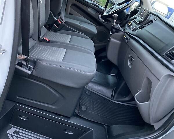 Форд Transit Custom пасс. 2018 в Мукачеве на Automoto.ua Белый Форд Transit Custom пасс., объемом двигателя 2 л и пробегом 96 тыс. км за 25450 $, фото 51 на Automoto.ua