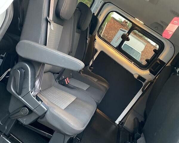 Форд Transit Custom пасс. 2018 в Мукачеве на Automoto.ua Белый Форд Transit Custom пасс., объемом двигателя 2 л и пробегом 96 тыс. км за 25450 $, фото 47 на Automoto.ua