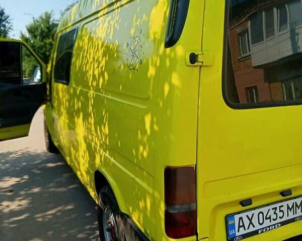 Жовтий Форд Транзит Кастом, об'ємом двигуна 2.5 л та пробігом 330 тис. км за 3500 $, фото 2 на Automoto.ua