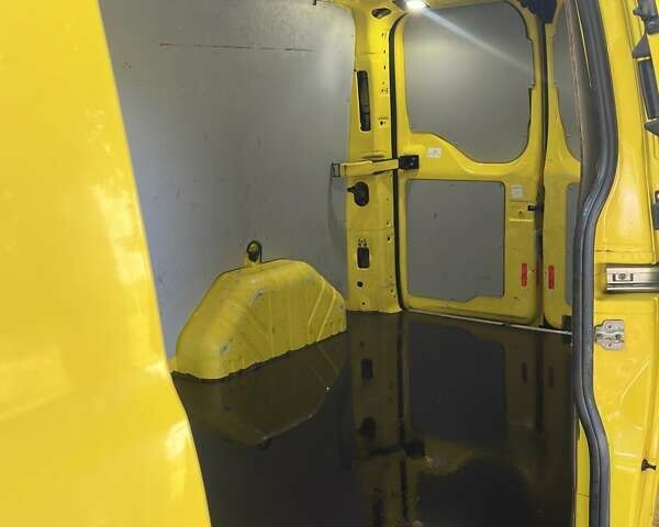 Жовтий Форд Транзит Кастом, об'ємом двигуна 0 л та пробігом 161 тис. км за 14800 $, фото 6 на Automoto.ua