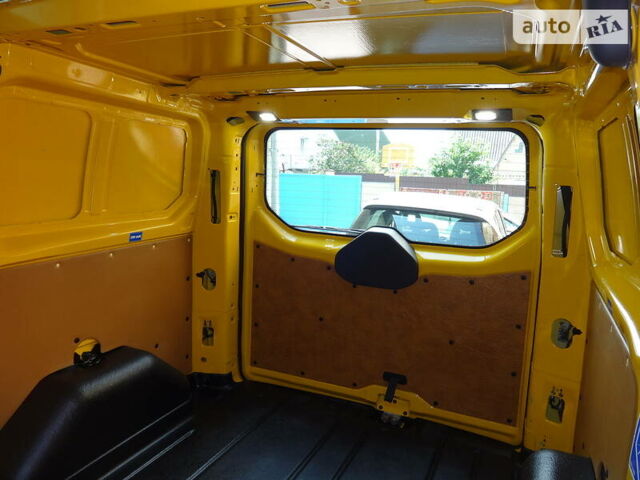 Жовтий Форд Транзит Кастом, об'ємом двигуна 2 л та пробігом 215 тис. км за 17800 $, фото 6 на Automoto.ua