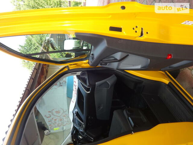 Жовтий Форд Транзит Кастом, об'ємом двигуна 2 л та пробігом 215 тис. км за 17800 $, фото 9 на Automoto.ua