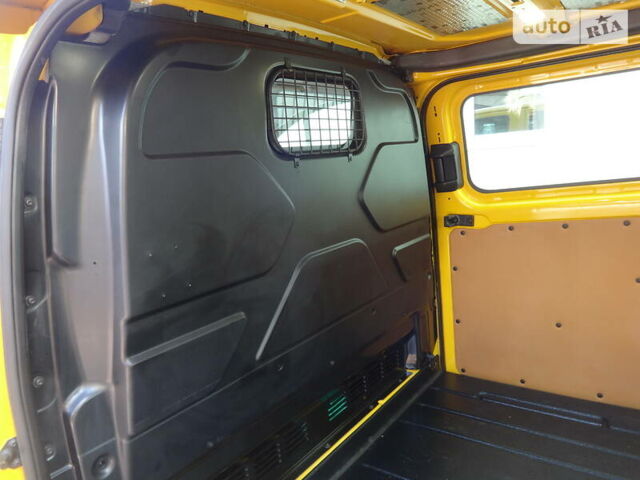 Жовтий Форд Транзит Кастом, об'ємом двигуна 2 л та пробігом 215 тис. км за 17800 $, фото 8 на Automoto.ua