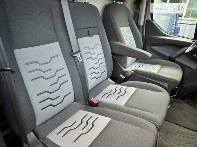 Серый Форд Транзит Кастом, объемом двигателя 2.2 л и пробегом 290 тыс. км за 11500 $, фото 4 на Automoto.ua