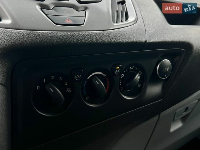 Сірий Форд Транзит Кастом, об'ємом двигуна 2.2 л та пробігом 239 тис. км за 13700 $, фото 14 на Automoto.ua