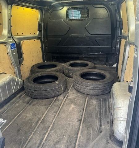 Сірий Форд Транзит Кастом, об'ємом двигуна 2 л та пробігом 200 тис. км за 11750 $, фото 6 на Automoto.ua