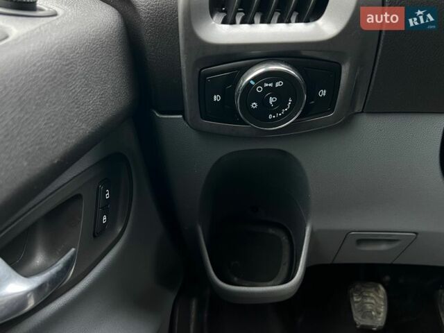 Сірий Форд Транзит Кастом, об'ємом двигуна 2.2 л та пробігом 239 тис. км за 13700 $, фото 21 на Automoto.ua