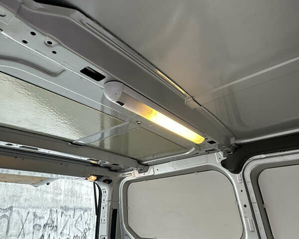 Серый Форд Транзит Кастом, объемом двигателя 2.2 л и пробегом 232 тыс. км за 10800 $, фото 24 на Automoto.ua